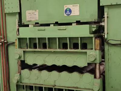 플레이트 레벨링 기계의 롤 변경